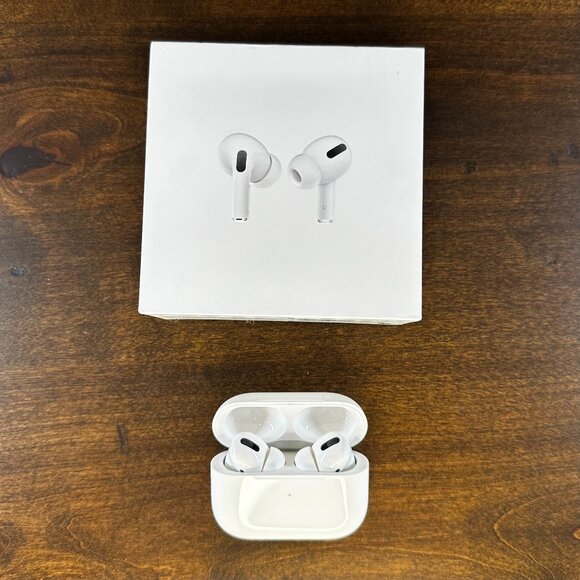 Apple AirPods Pro with Wireless Charging Case - Model MWP22AM/A - STATIC NOISE - Picture 1 of 11